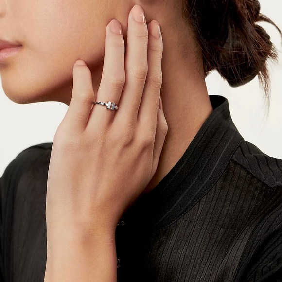 Tiffany T Wire Ring 18K White Gold - Picture 4 of 7